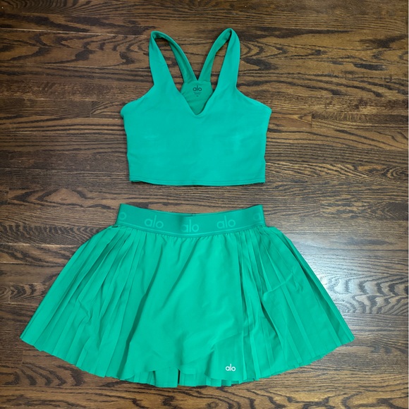 ALO Yoga Pants - Alo Yoga Green Sports Bra and Skirt Set